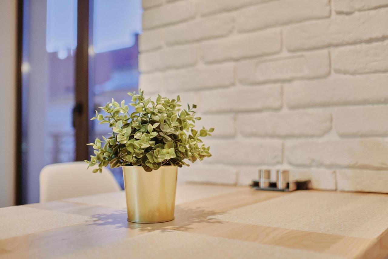 City Centre Apartment โคโลมิยา ภายนอก รูปภาพ