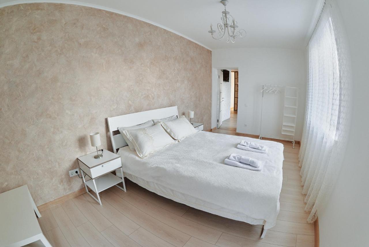 City Centre Apartment โคโลมิยา ภายนอก รูปภาพ