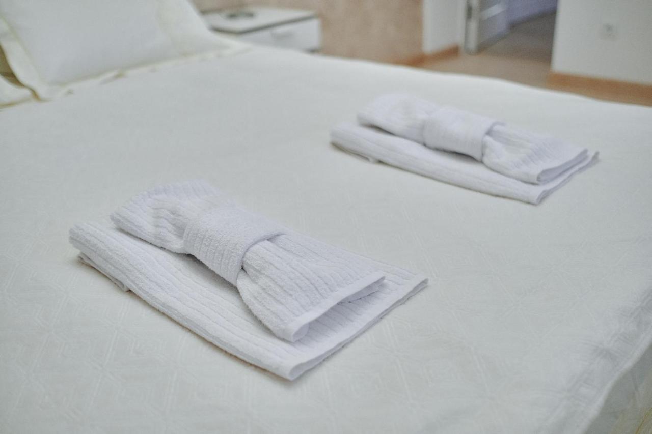 City Centre Apartment โคโลมิยา ภายนอก รูปภาพ